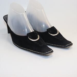Vero Ve Italian suede low heel mules in size 8.5N